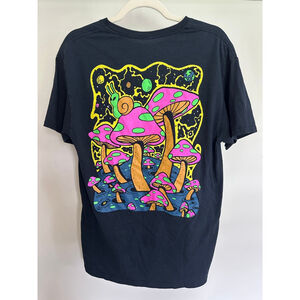Men's ALAB Mushroom Psychedelic Outer Space Snail Graphic T-shirt, Size M, Black